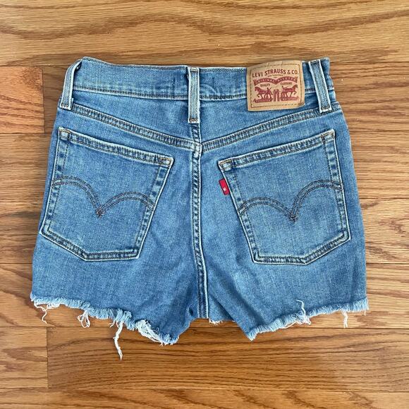 Levi's Distressed High Rise Cut -Off Jean Micro Shorts Womens 26 Blue Casual - Picture 3 of 9